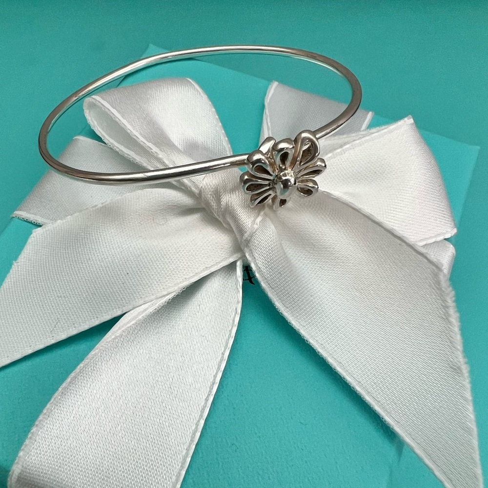 Retired Tiffany Paloma Picasso daisy bangle.